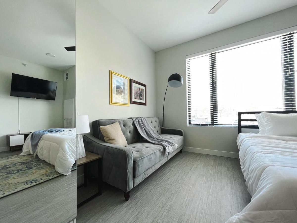 Sleepover Studio Apartments Des Moines Dış mekan fotoğraf
